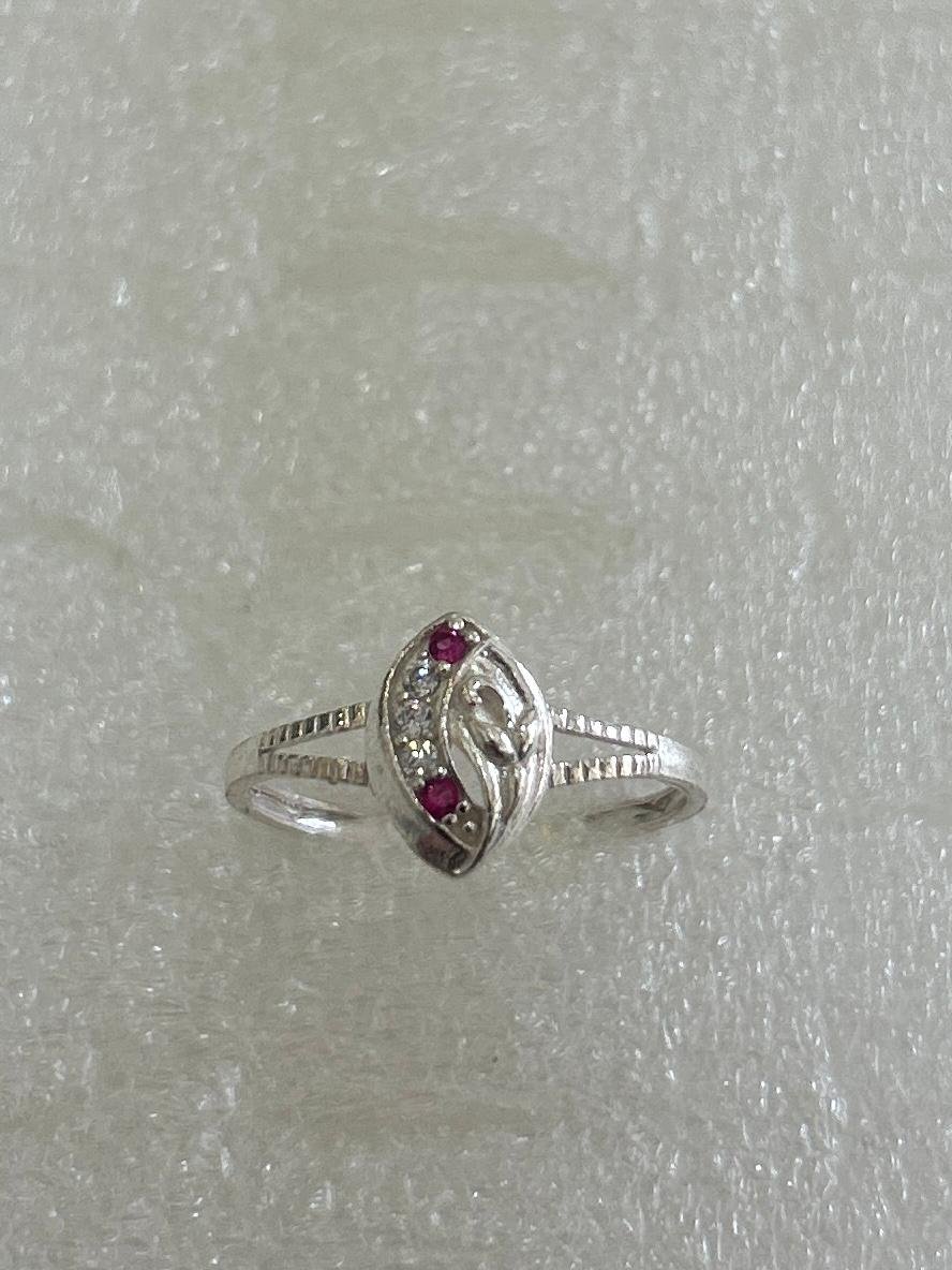 Silver-Toned Marquise Ring with Leaf Motif & Ruby Red Accents | Nature-Inspired Jewelry - Image 2