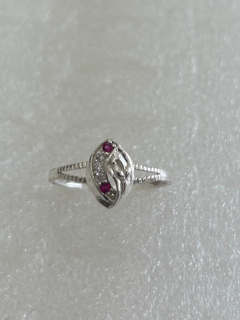 Silver-Toned Marquise Ring with Leaf Motif & Ruby Red Accents | Nature-Inspired Jewelry - Image 3